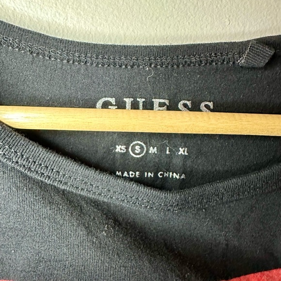 Cropped Guess shirt size Small S - Picture 3 of 4